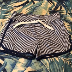 OLD NAVY SUPER LIGHTWEIGHT SHORTS L10/12